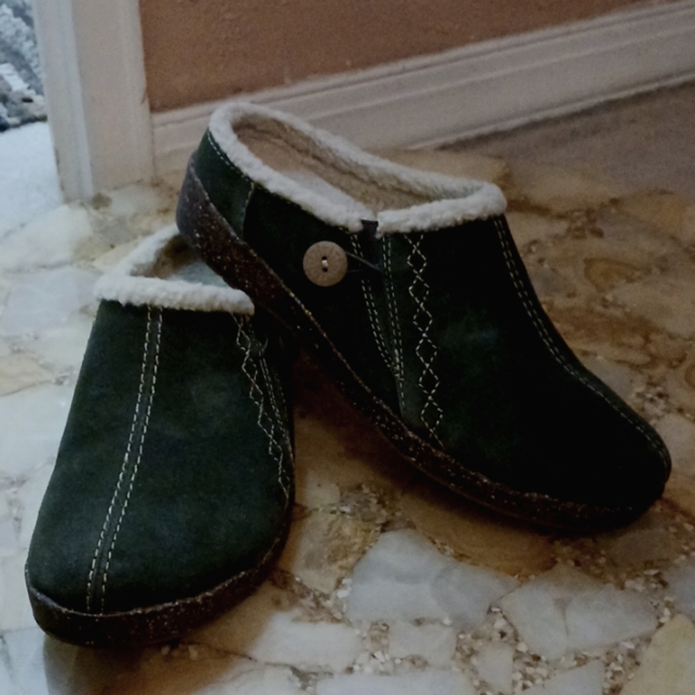 EARTH ORIGIN Suede Clog style